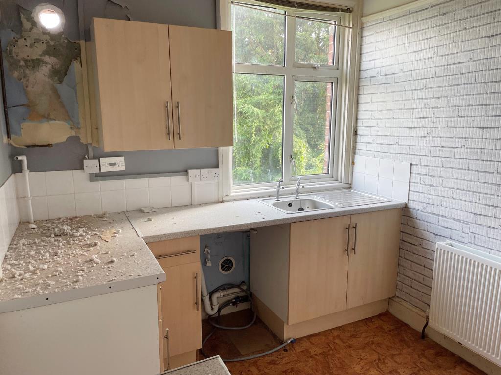 Lot: 99 - HOUSE ARRANGED AS TWO FLATS WITH LARGE GARDENS - Kitchen on first floor with fitted units